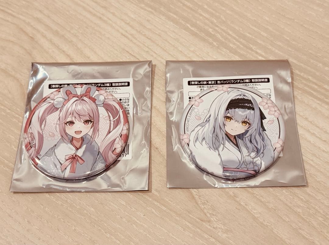 勝利の女神：NIKKE～春探しの旅～ スノーホワイト＆アリス 缶バッジ