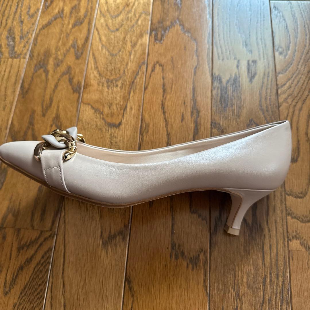 新品　ダイアナ　DIANA グレージュ　パンプス　チェーン　23.5cm