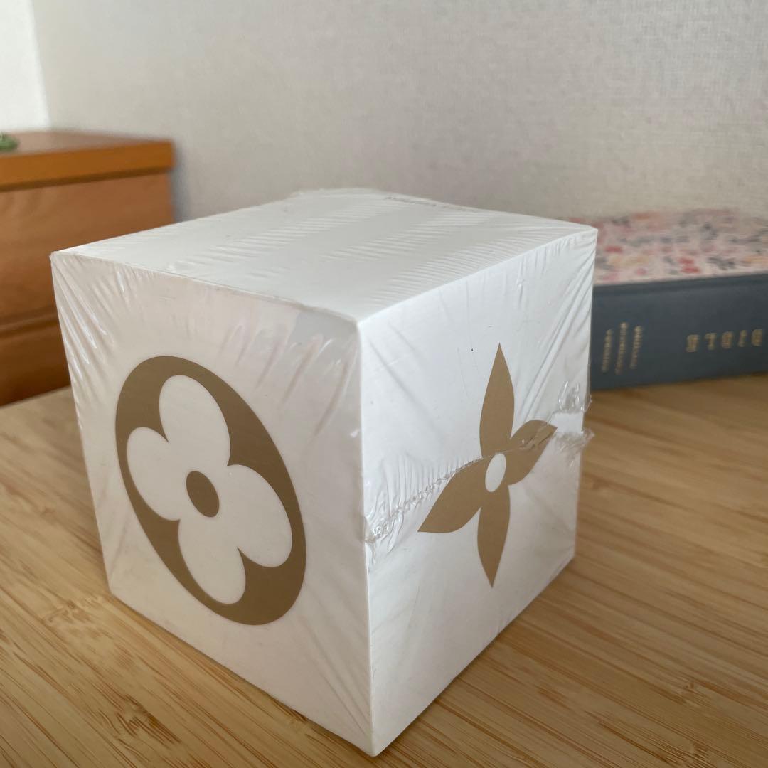 Louis Vuitton ノベルティ　キューブ型　メモ帳 LOUIS VUITTONの非売品、キューブ型メモ帳 ルイヴィトン メモパッド
