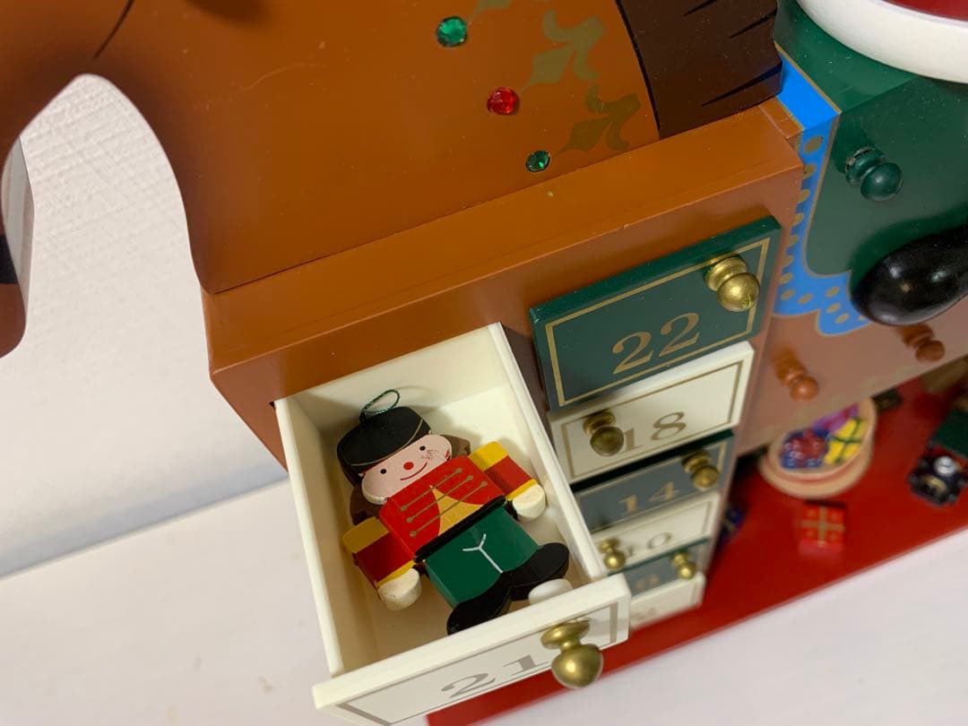 アドベントカレンダー コストコ 木製 サンタと馬 - メルカリ