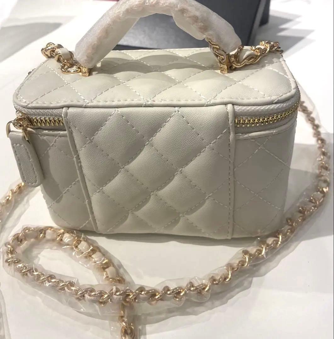 シャネル ラインストーンハンドルチェーンショルダーバッグホワイト