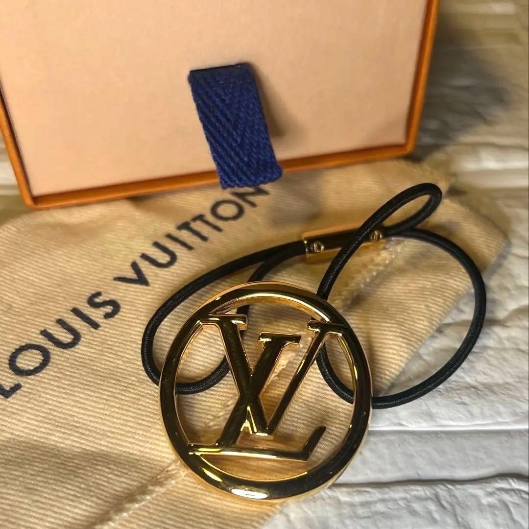 m*♡様 ルイ・ヴィトン ヘアゴム LVロゴ ゴールド ウィメンズ ヘアアクセサリー カタログ｜ルイ・ヴィトン 公式サイト