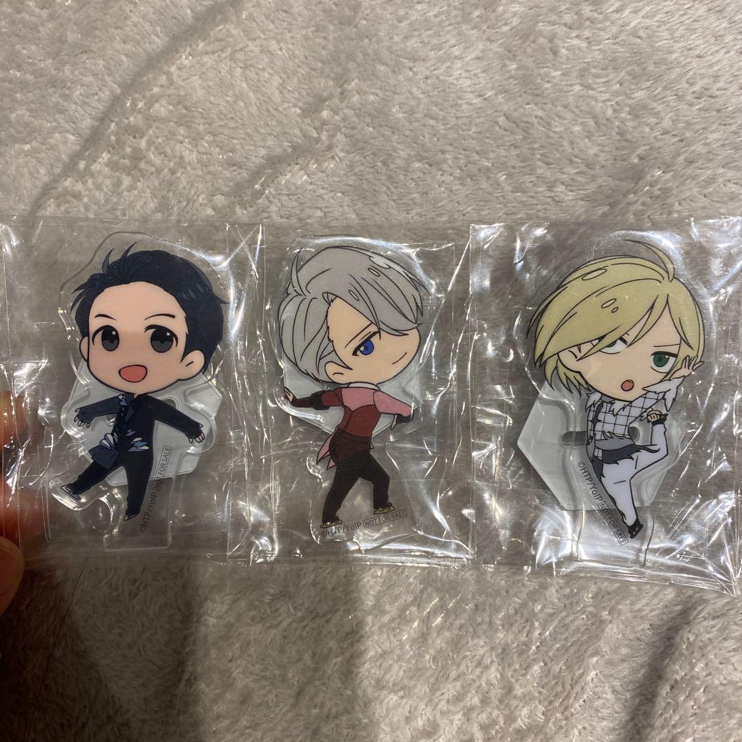 ユーリ!!! on ICE 非売品アクスタ 勇利、ヴィクトル、ユリオ - メルカリ