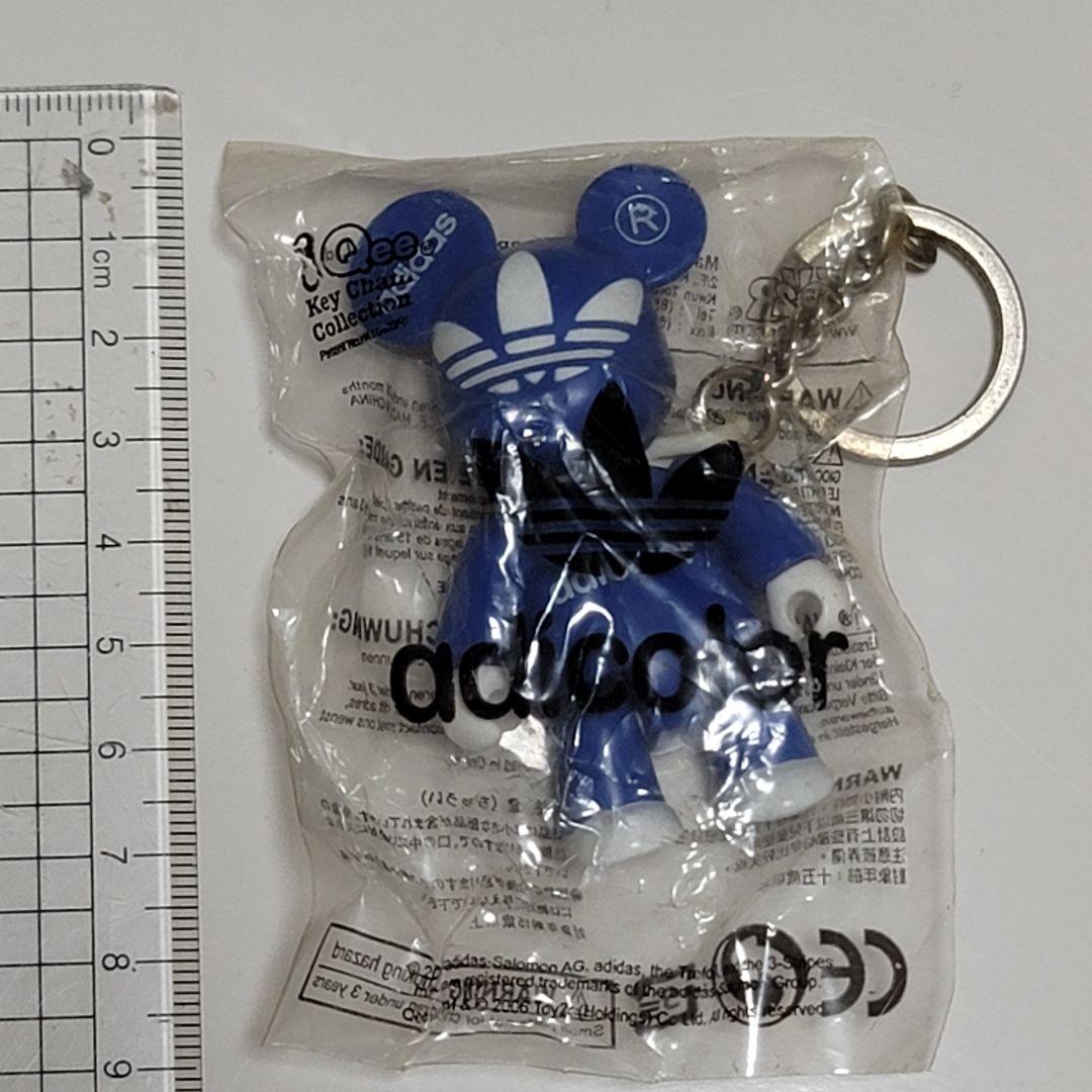 toy2R Qee adidas Adicolor キーホルダー - メルカリ