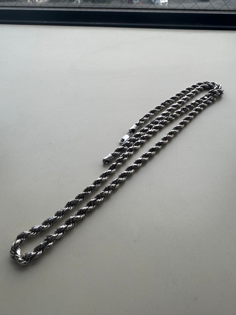 シルバー９２５のロープチェーンです。