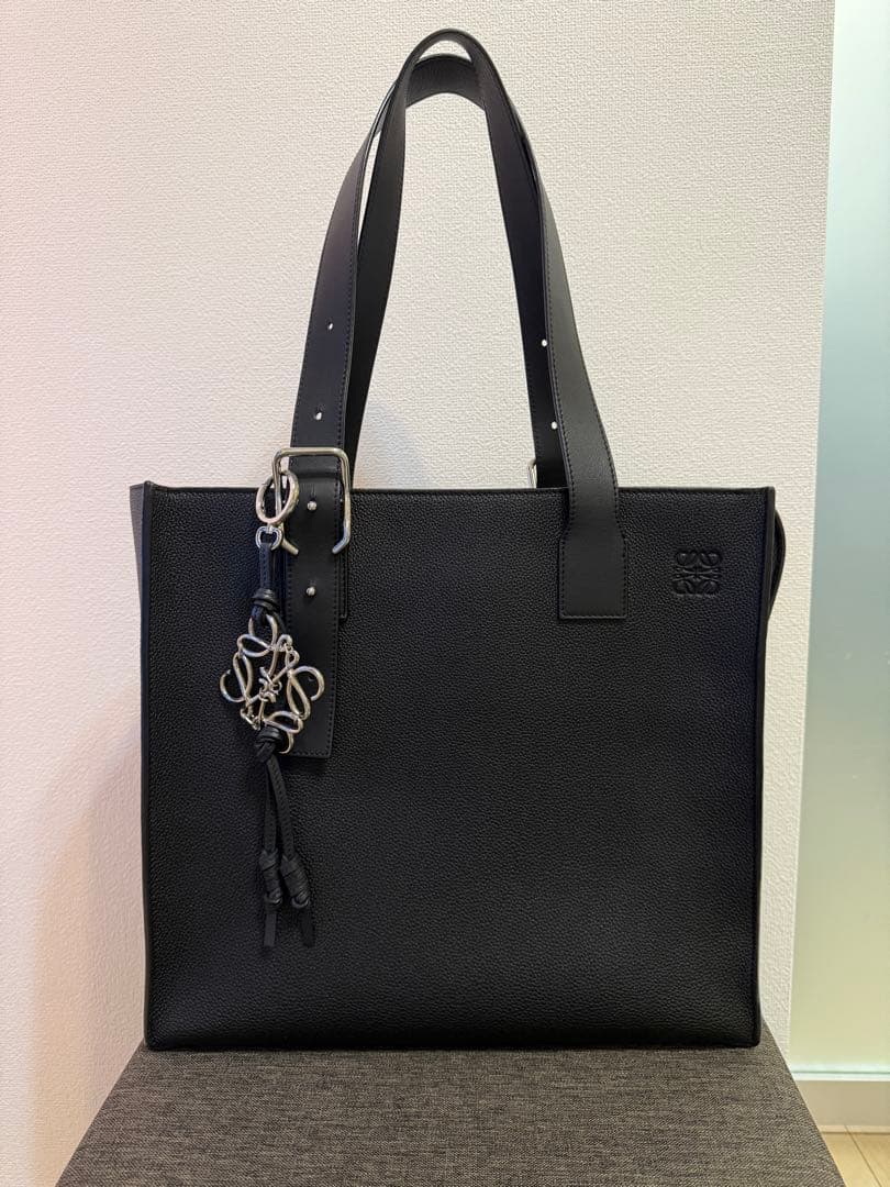 【美品】ロエベ　バックルジッパートート 黒 バッグチャーム付