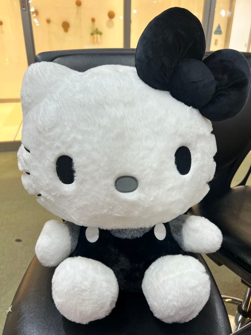 ハローキティ モノクロドールGJ - メルカリ