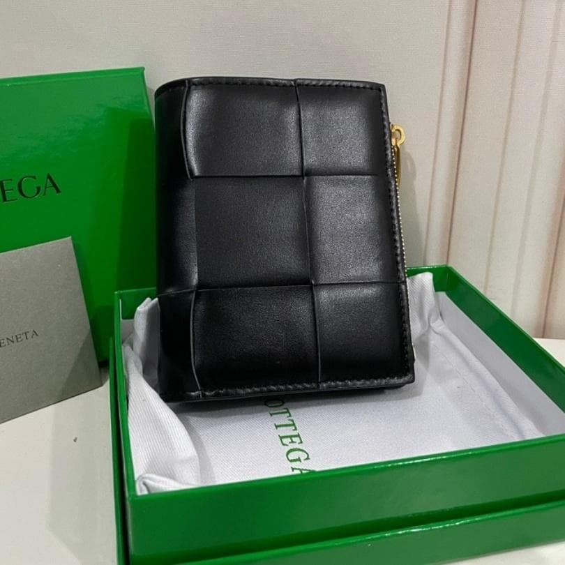 早い者勝ち！ブラック二つ折り財布