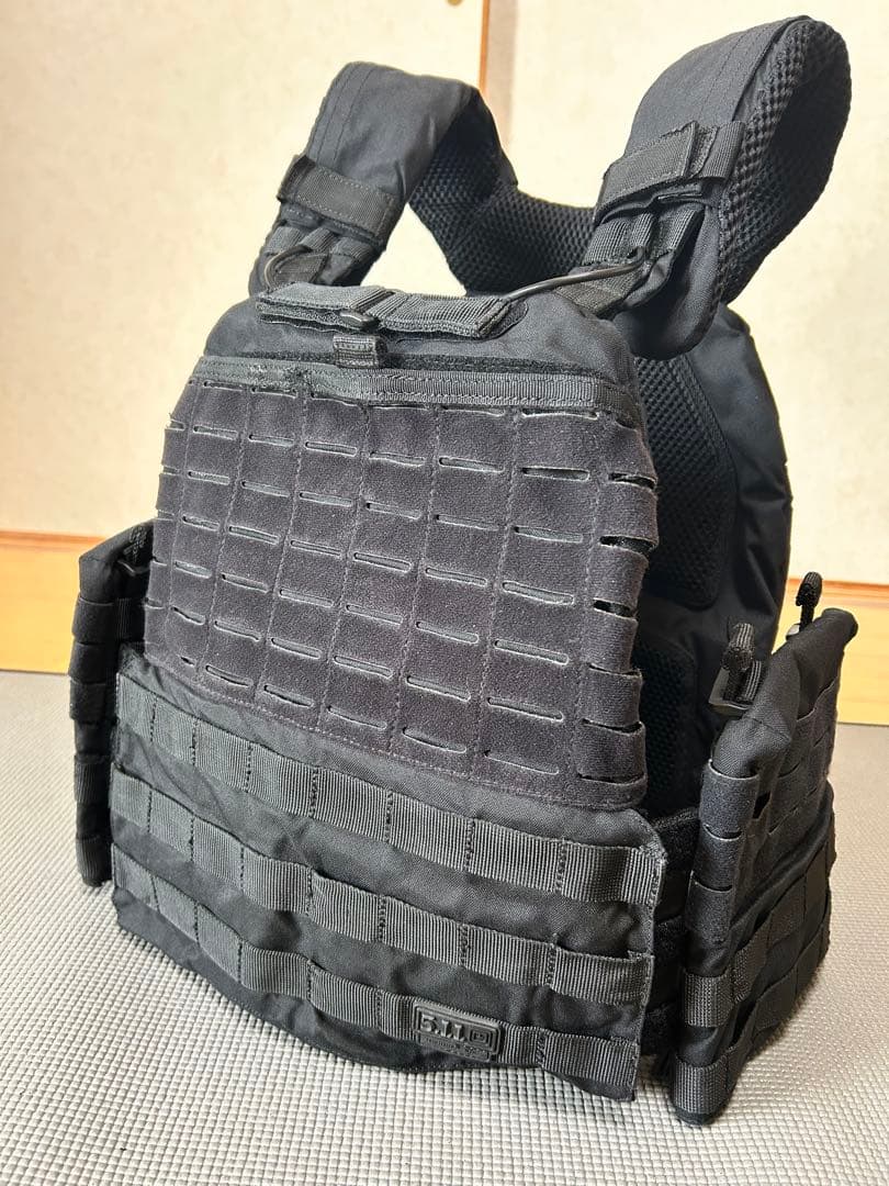 5.11 Tac Tecプレートキャリア実物　ブラック（サイドポーチ付き）