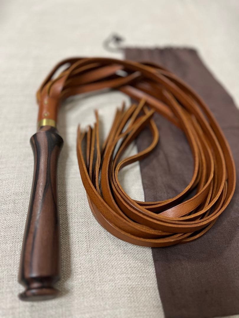 バラ鞭　SaMidare【ほぼ未使用】本革