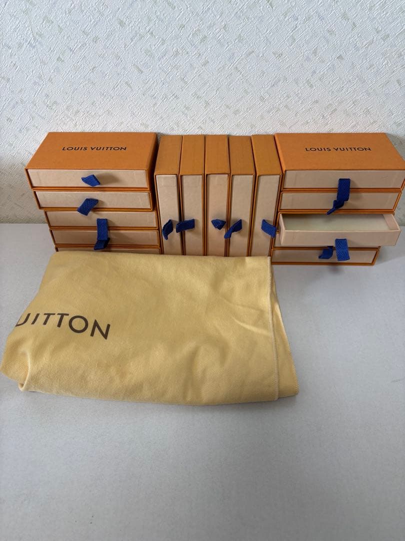 LOUIS VUITTON 空箱 まとめ売り 15箱セット＆袋1枚付き LOUIS VUITTON ギフトボックスセット空き箱ギフト箱 - メルカリ