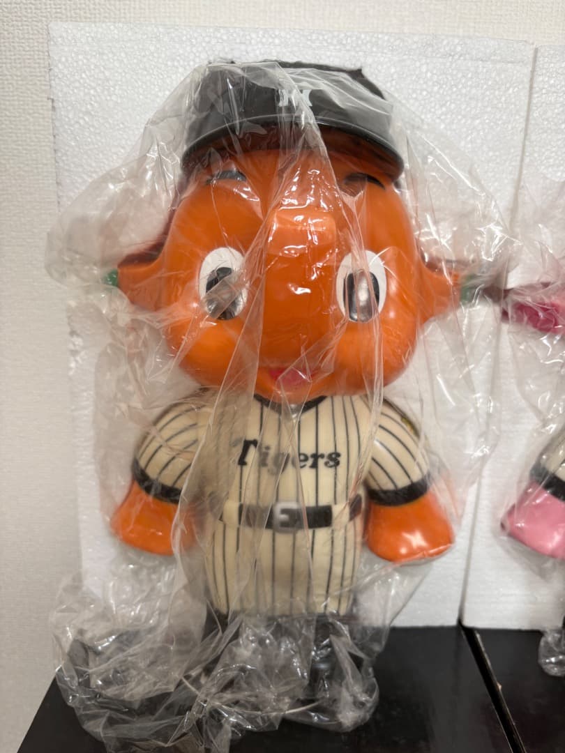 阪神タイガースサトちゃん&サトコちゃん コインバンク 30cm - メルカリ