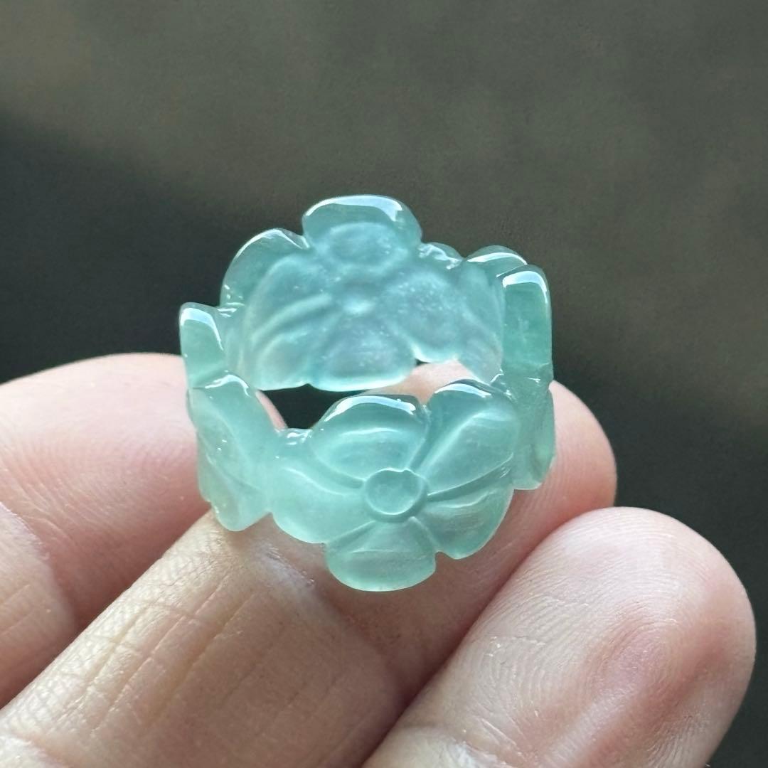 グアテマラ産　天然本翡翠　A貨　氷種　花彫り　幅広　5号