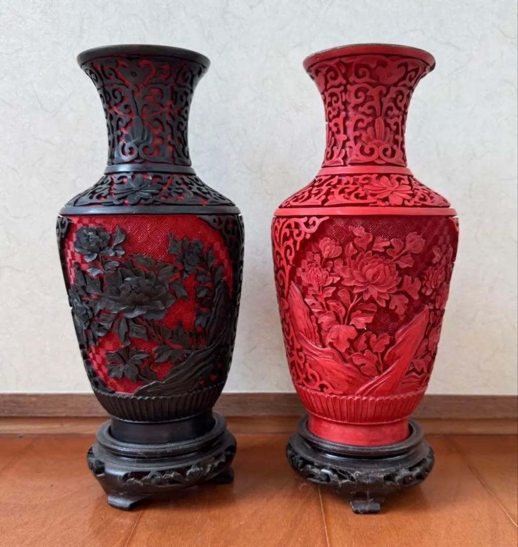 堆黒•堆朱花瓶2個セット 骨董品 細密彫刻 中国美術漆工芸 花台付き