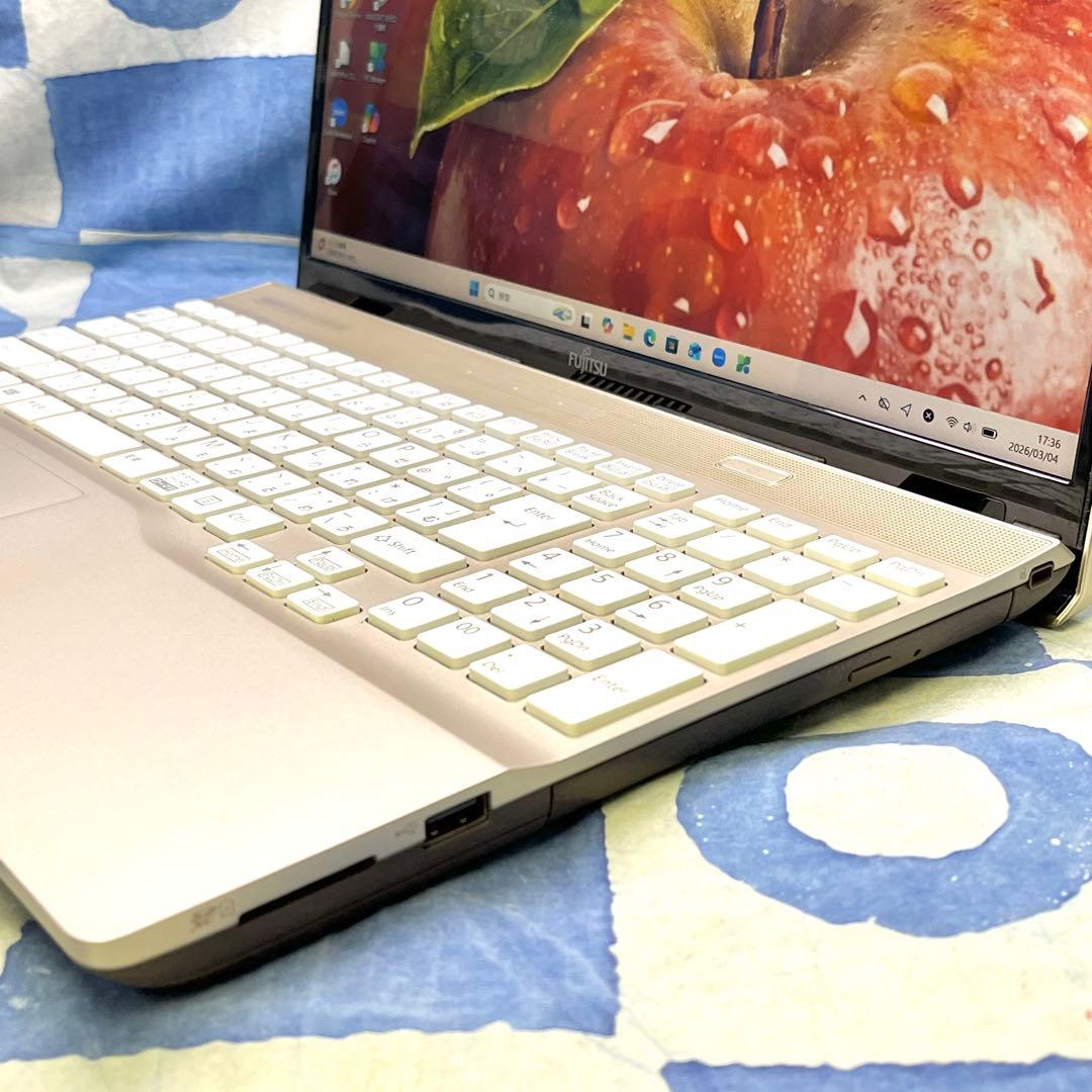 快速SSD256GB☆美しいゴールドノートパソコン♪第7世代！カメラ！Win11