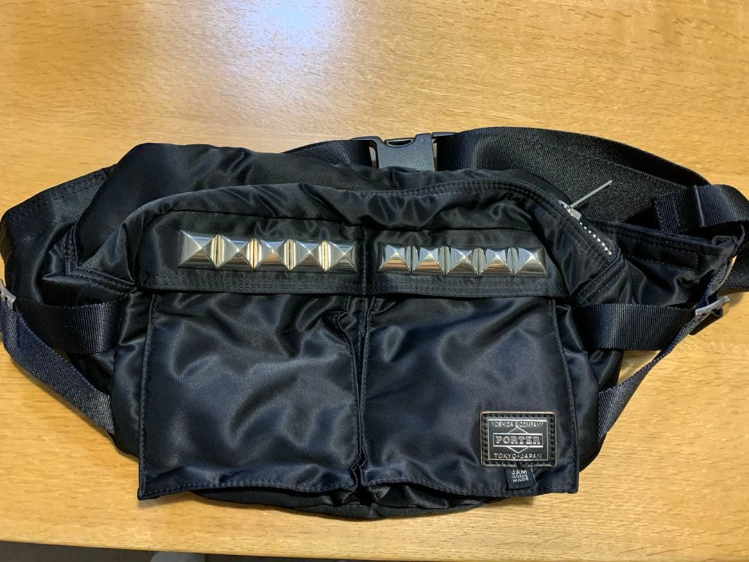 1/5まで限定値下げ❗️PORTER ブラック ボディバッグ スタッズ付き