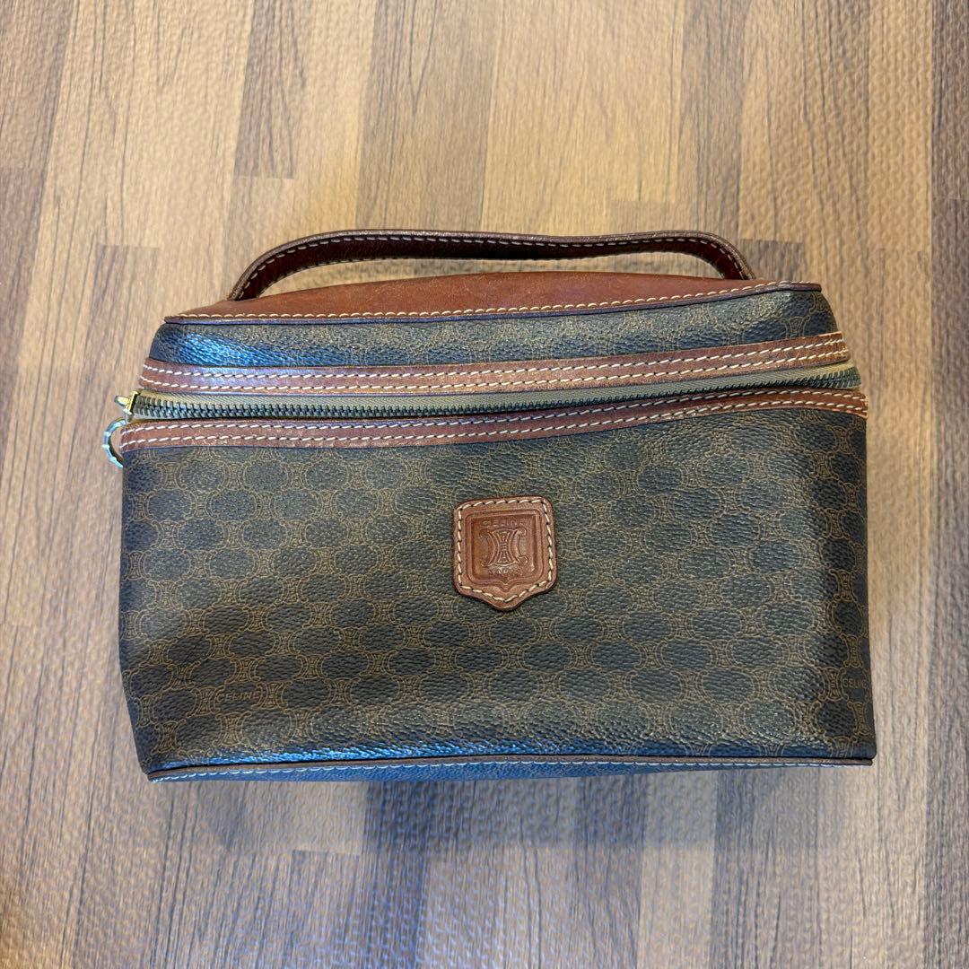 ジッパーポーチ　セリーヌ CELINE（セリーヌ） ポーチ Long Pouch with strap 10K672FDZ.02NT