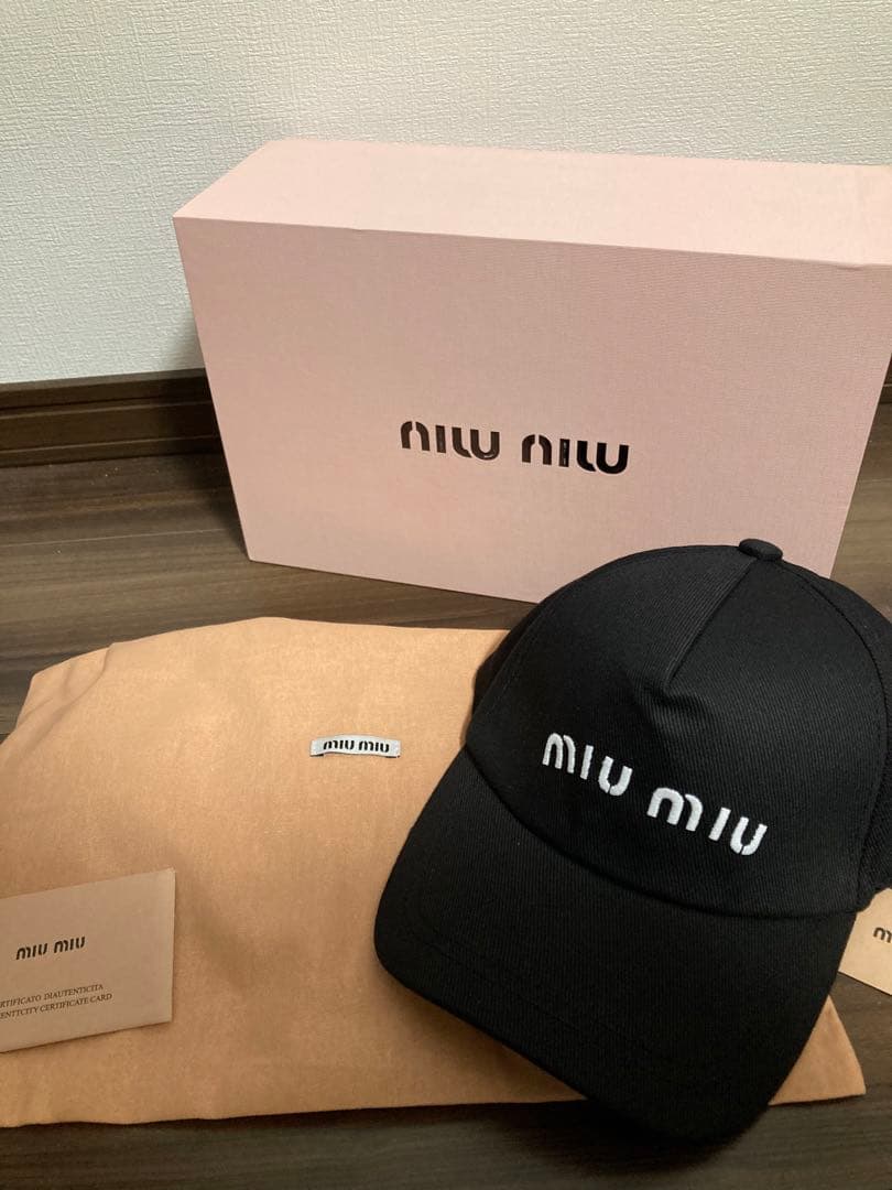MIU MIU ミュウミュウ キャップ ロゴ ブラック