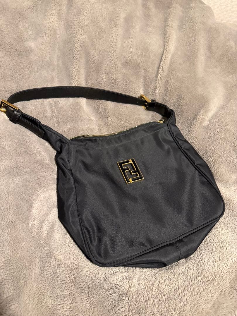 フェンディ（FENDI）ナイロンバッグ FFロゴプレート付き（ヴィンテージ系） 中古・古着通販】FENDI (フェンディ) FFロゴプレートトートバッグ