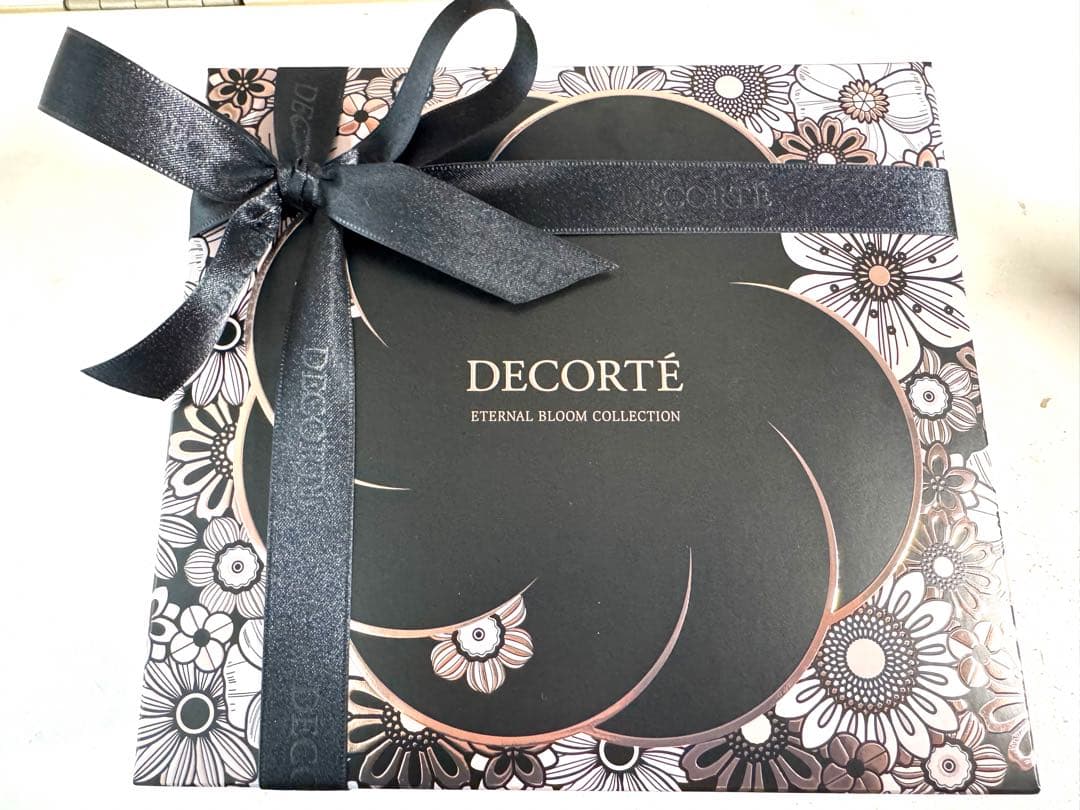 【新品】コスメデコルテ　クリスマス　コフレ　限定　DECORTÉ 2025