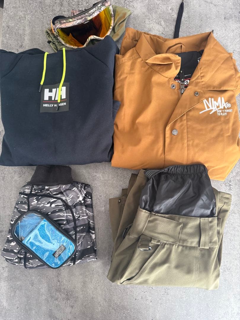 Helly Hansen スノーボードウェアセット　ELECTRIC 値下げ 美品 HELLY HANSEN Gamvik Vertical JKT サイズW's-L 【中古