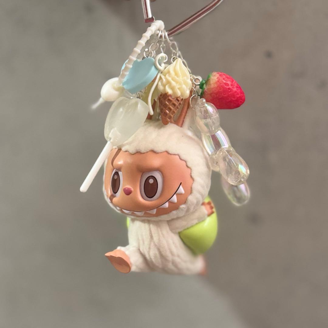 popmart labubu ラブブ レイジーヨガ フィギュアキーホルダー - メルカリ