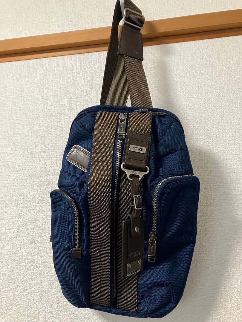 TUMI トゥミ ボディバッグ スリングバッグ ネイビー 【22318BTH】