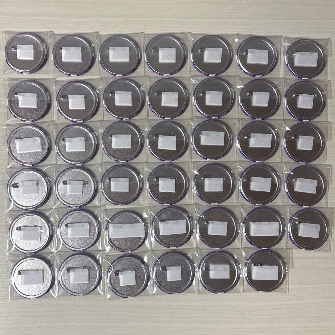 ワイテルズ スマイル 缶バッジ 札幌 タワばら - メルカリ