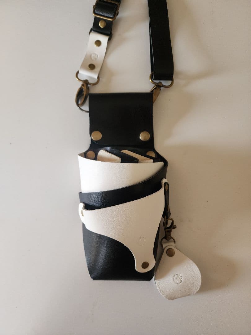 シザーケース 本革 4丁黒&白 クレ 本革シザーケース シザー4丁入れ 斜めがけOK ベルト通しOK CULE