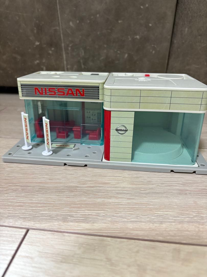 参考画像　トミカ　日産