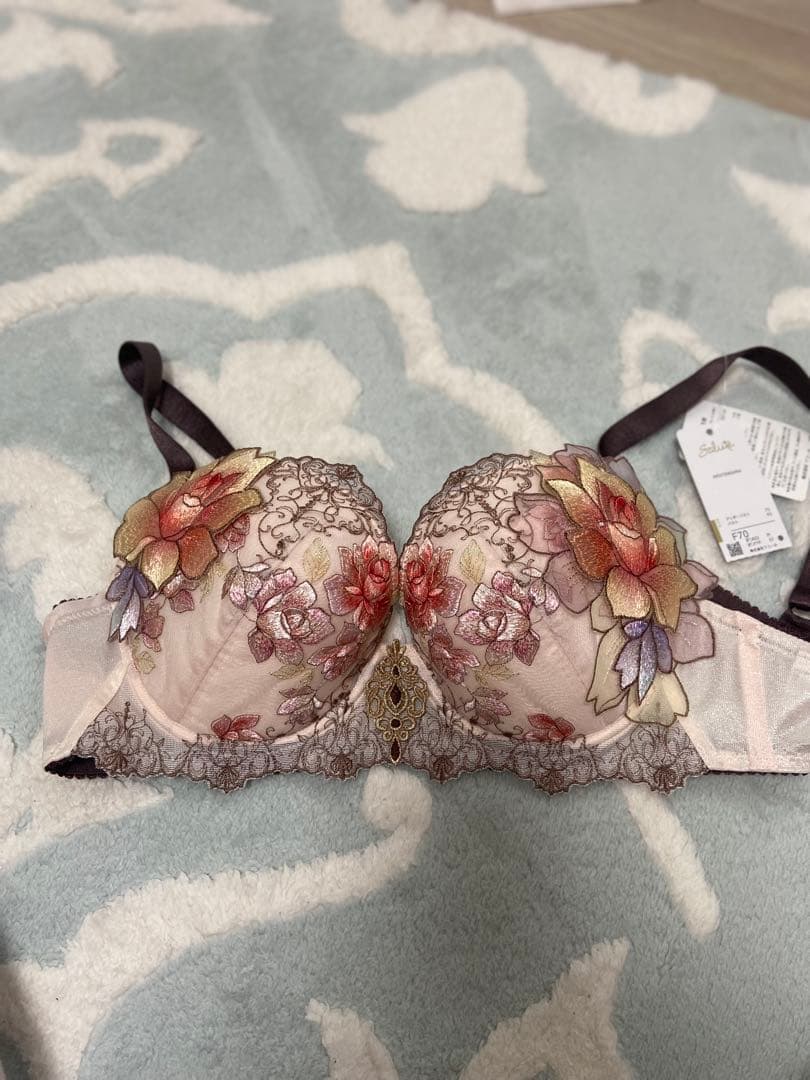 サルート 花柄刺繍ブラジャー 3点セット - メルカリ