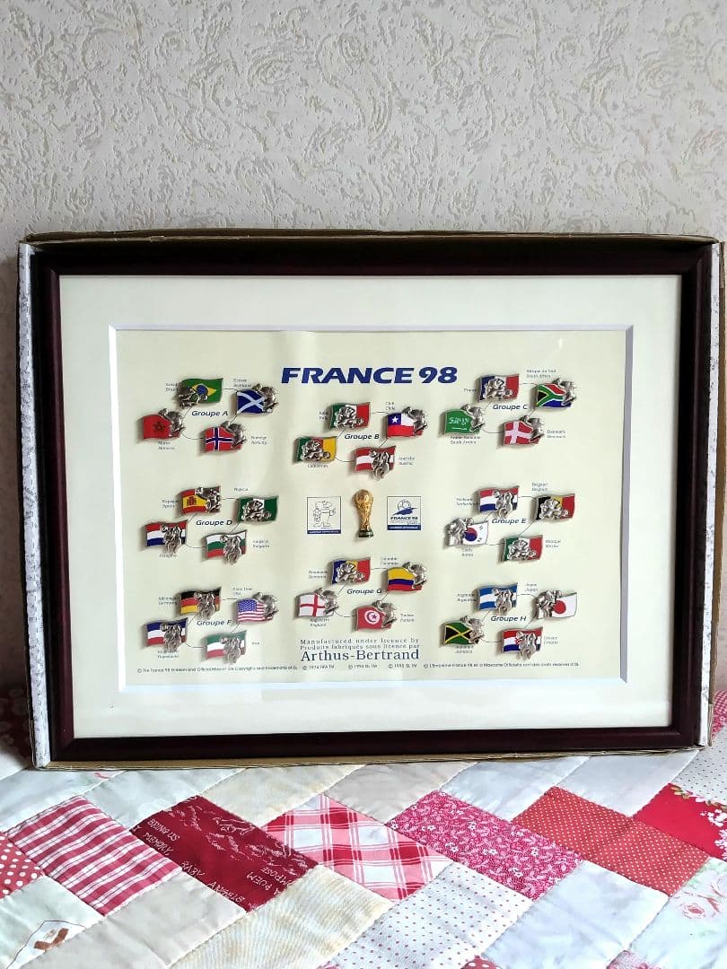 フランスワールドカップサッカー'98 32ヵ国 ピンバッジ 額入り「希少」 1998年 FIFA フランスワールドカップ コカ・コーラ ピンバッジ全7種