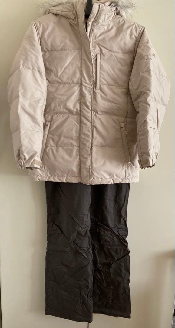 FILAフィラ/ダウンスキーウェア/ベージュ/Lサイズ FILA フィラ ダウンジャケット アウター レディース 冬 刺繍 超撥水