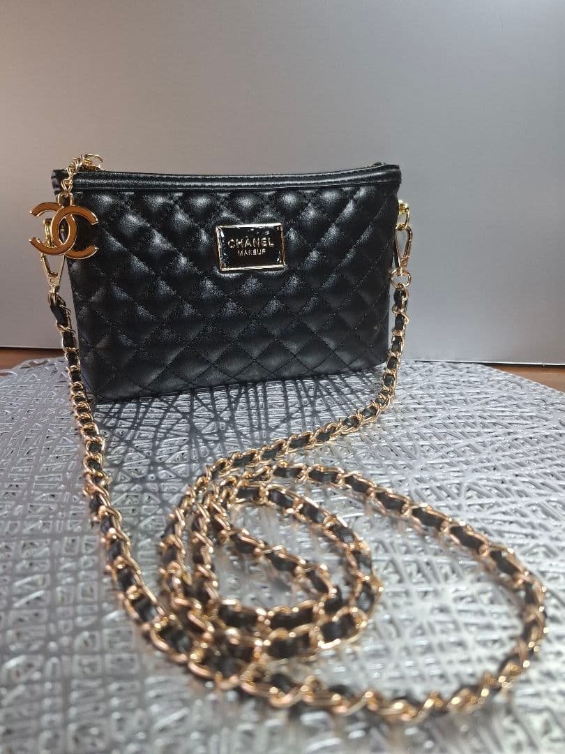 限定セール‼️CHANEL メイクアップマトラッセポーチ　 ノベルティ　斜め掛け CHANEL（シャネル） ノベルティ ココマーク 斜め掛け ショルダーバッグ