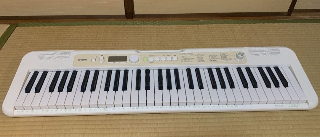 CASIO　光ナビゲーションキーボード　LK−325　マイク　楽譜　譜面立て Amazon.co.jp: CASIO LK-330 光ナビゲーションキーボード 61鍵盤