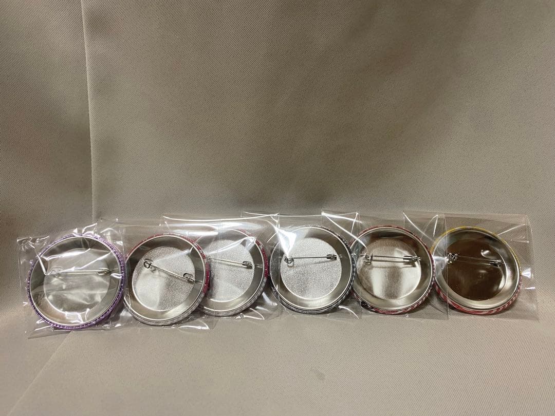 らき☆すた 鷲宮神社 描き下ろし お守り風缶バッジ 四文字熟語