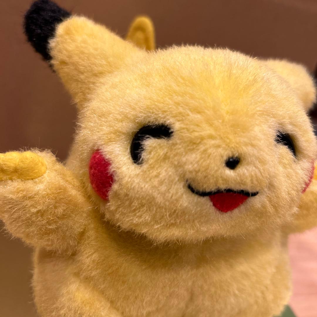 ピカチュウ ぬいぐるみ 初期ピカ TOMY 笑顔 にっこり バンザイ - メルカリ