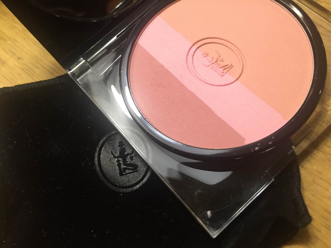 チーク、フェース＆アイカラー、フェイスパウダー、鏡