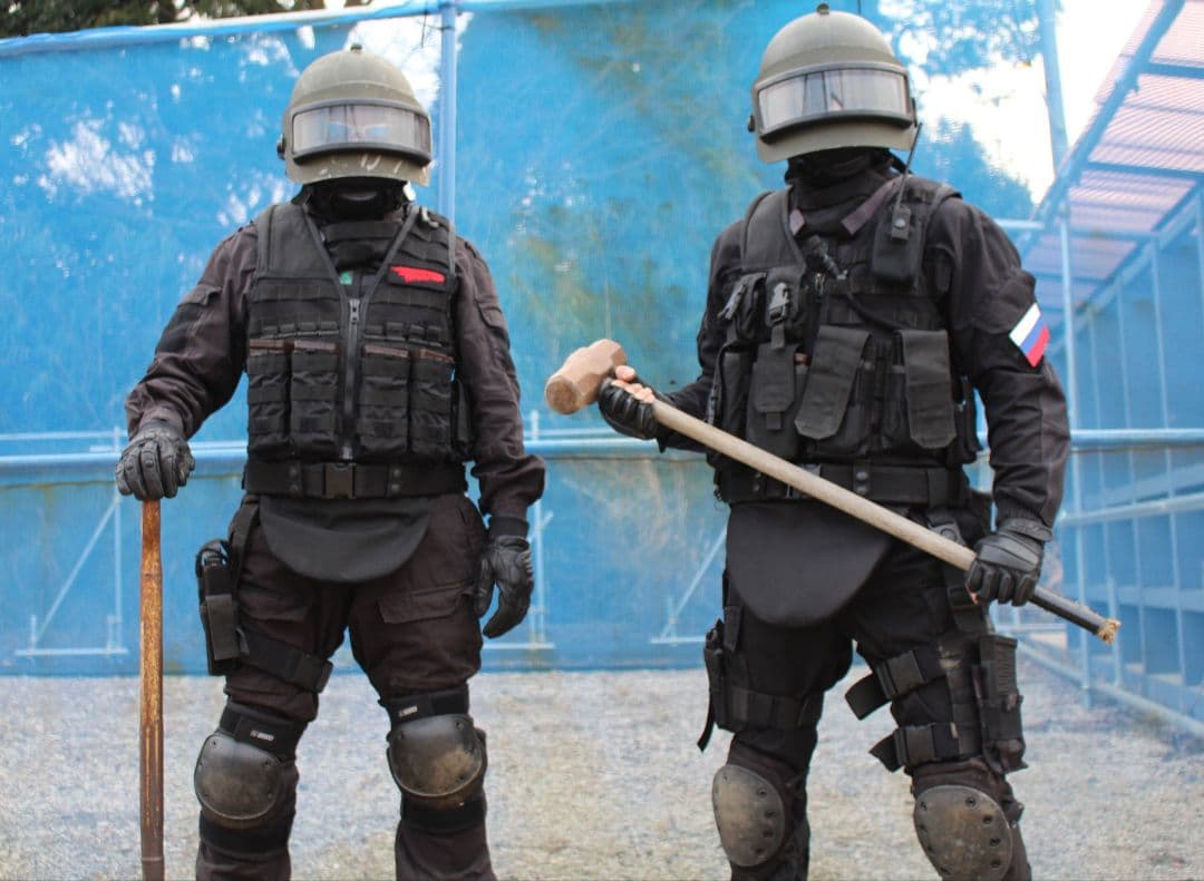 直送品】ロシア軍 Defender2 ディフェンダー ボディアーマー BK - メルカリ