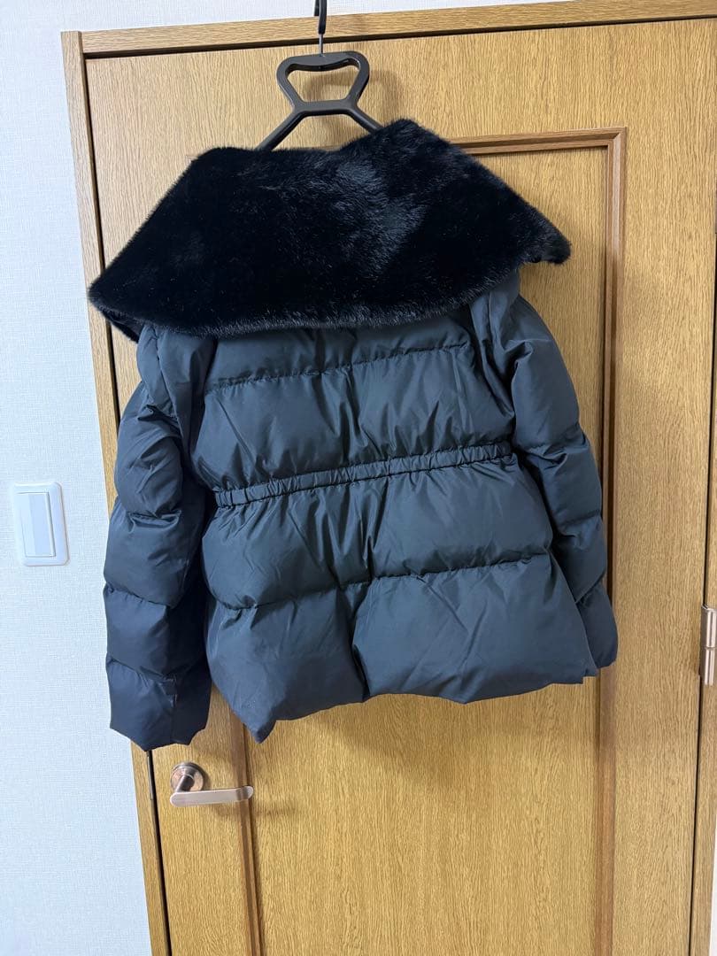 セルフォードファー付きブラックダウンジャケット - メルカリ