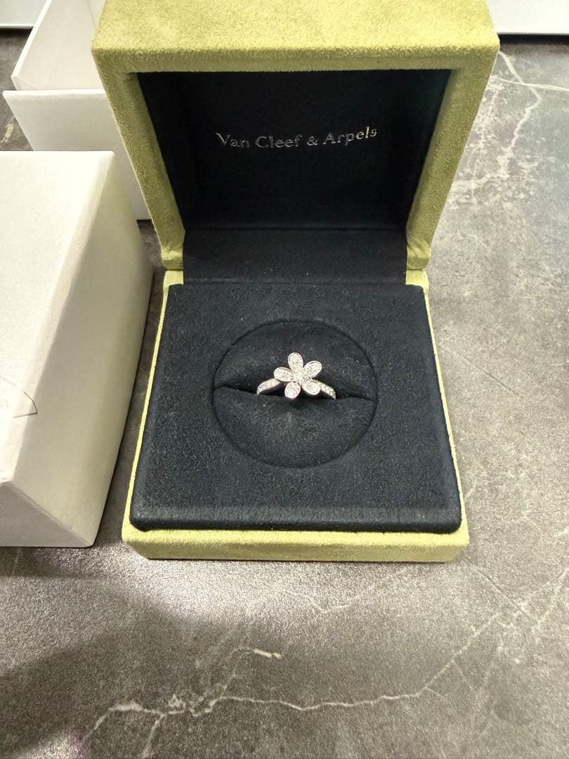 Van Cleef & Arpels ソクラテス
