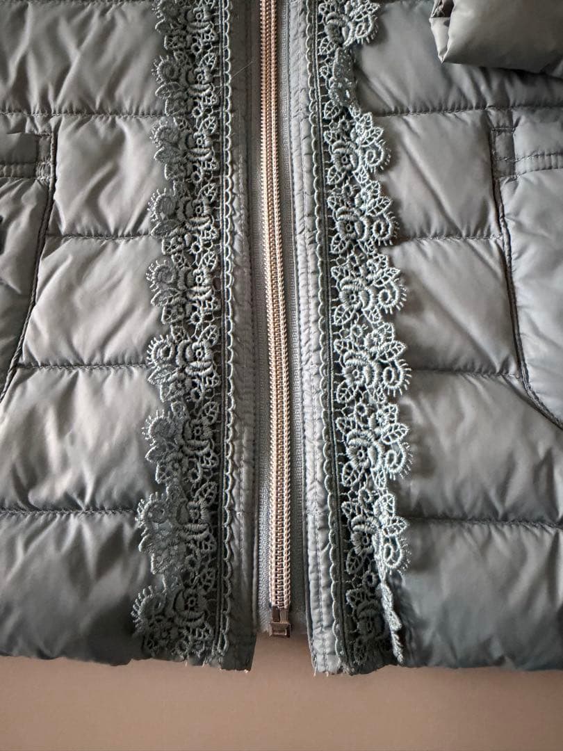 アミティエ ☆春先まで着れる美しいブルーのライトダウン☆未使用