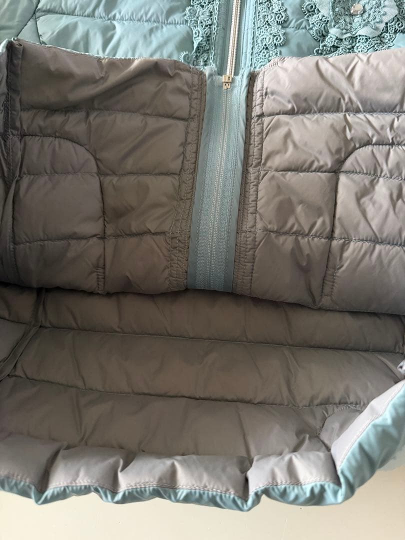 アミティエ ☆春先まで着れる美しいブルーのライトダウン☆未使用