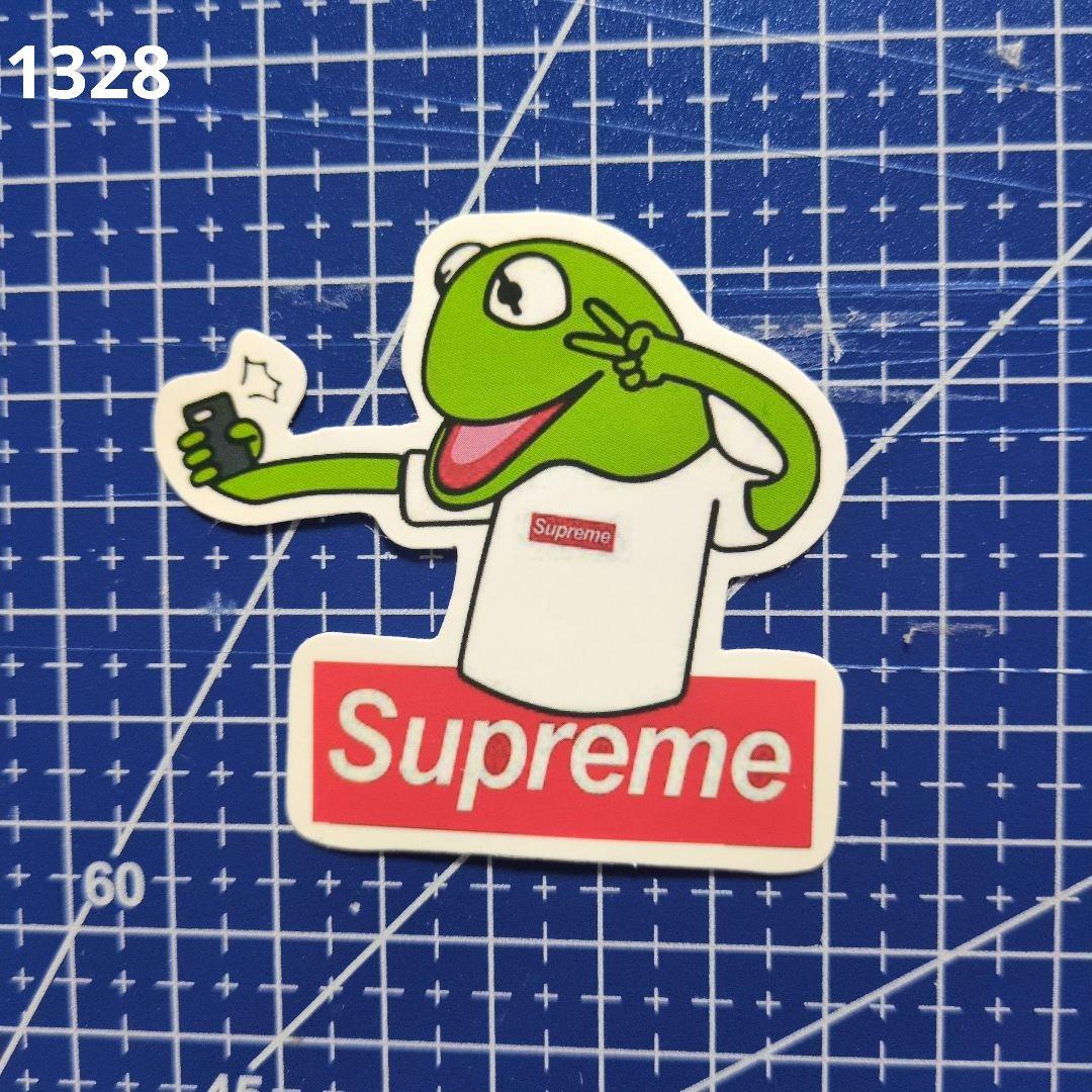 1328 Supreme 防水ステッカー - メルカリ