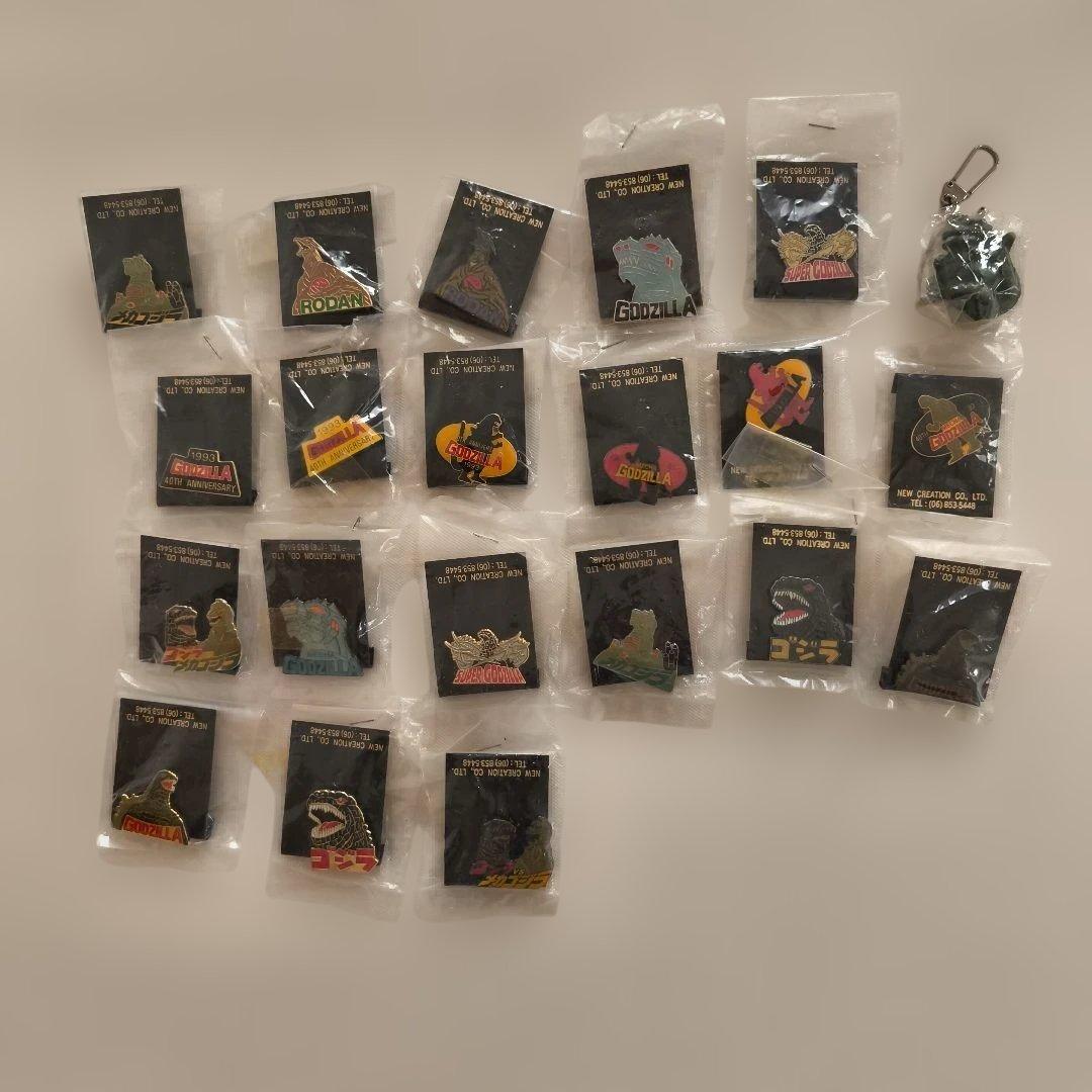 これだけ揃っていたら超レア　ゴジラピンバッジセット