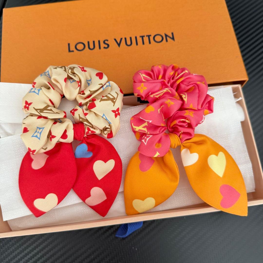 LOUIS VUITTON シュシュ 2個セット