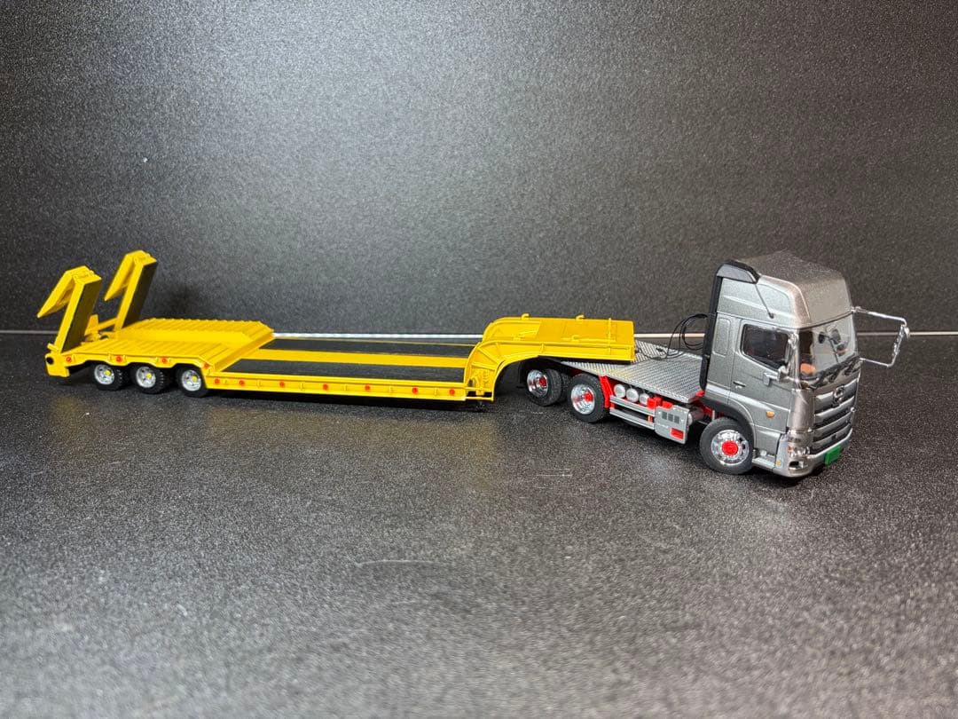 ブルーリボン様専用 1/50 3軸低床トレーラー自動あゆみ付 重機 建