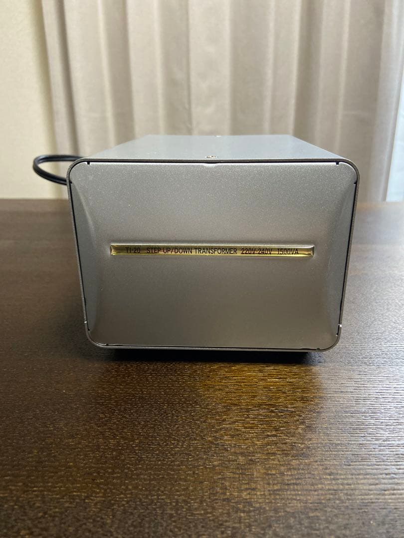 変圧器 カシムラ1500VAステップアップ・ダウン Amazon.co.jp: カシムラ(Kashimura) 海外国内両用 大型変圧器 AC110V