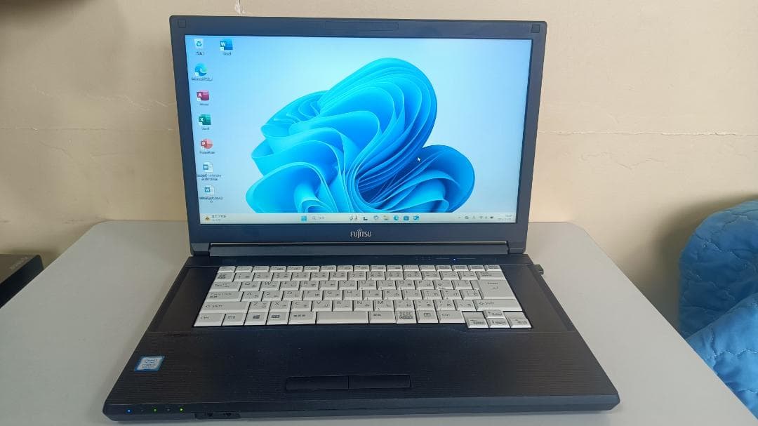 美品ノートパソコンFUJITSU第八世代Core i5 SSD128Gメモリ8G