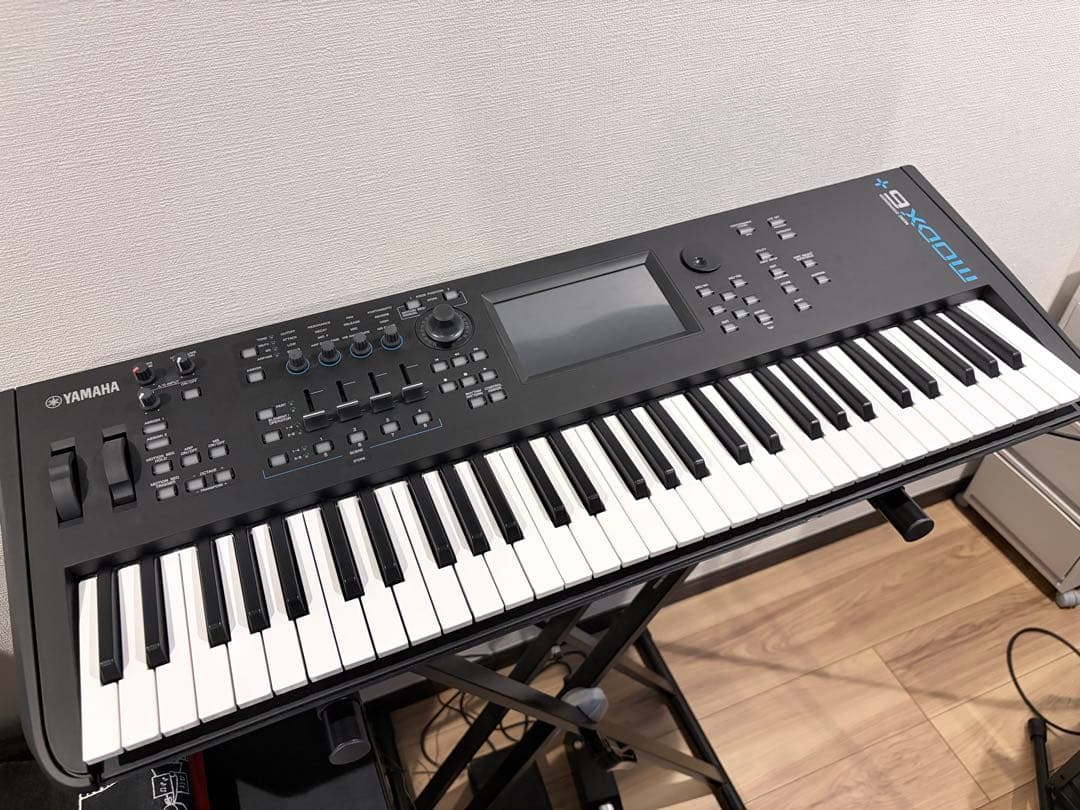 YAMAHA MODX6+ 61鍵 ワークステーションシンセサイザー Amazon.com: Yamaha MODX6 61-Key Synthesizer Workstation , Black